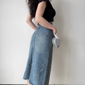 
            
                Load image into Gallery viewer, Retro Wash Denim Midi Skirt
            
        