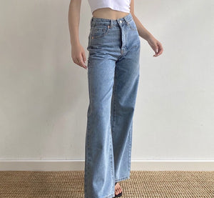 
            
                Load image into Gallery viewer, Lara Mom Jeans
            
        