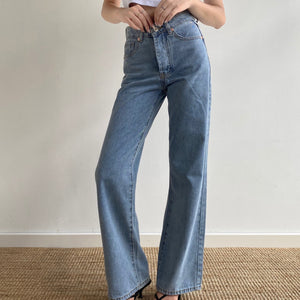 
            
                Load image into Gallery viewer, Lara Mom Jeans
            
        
