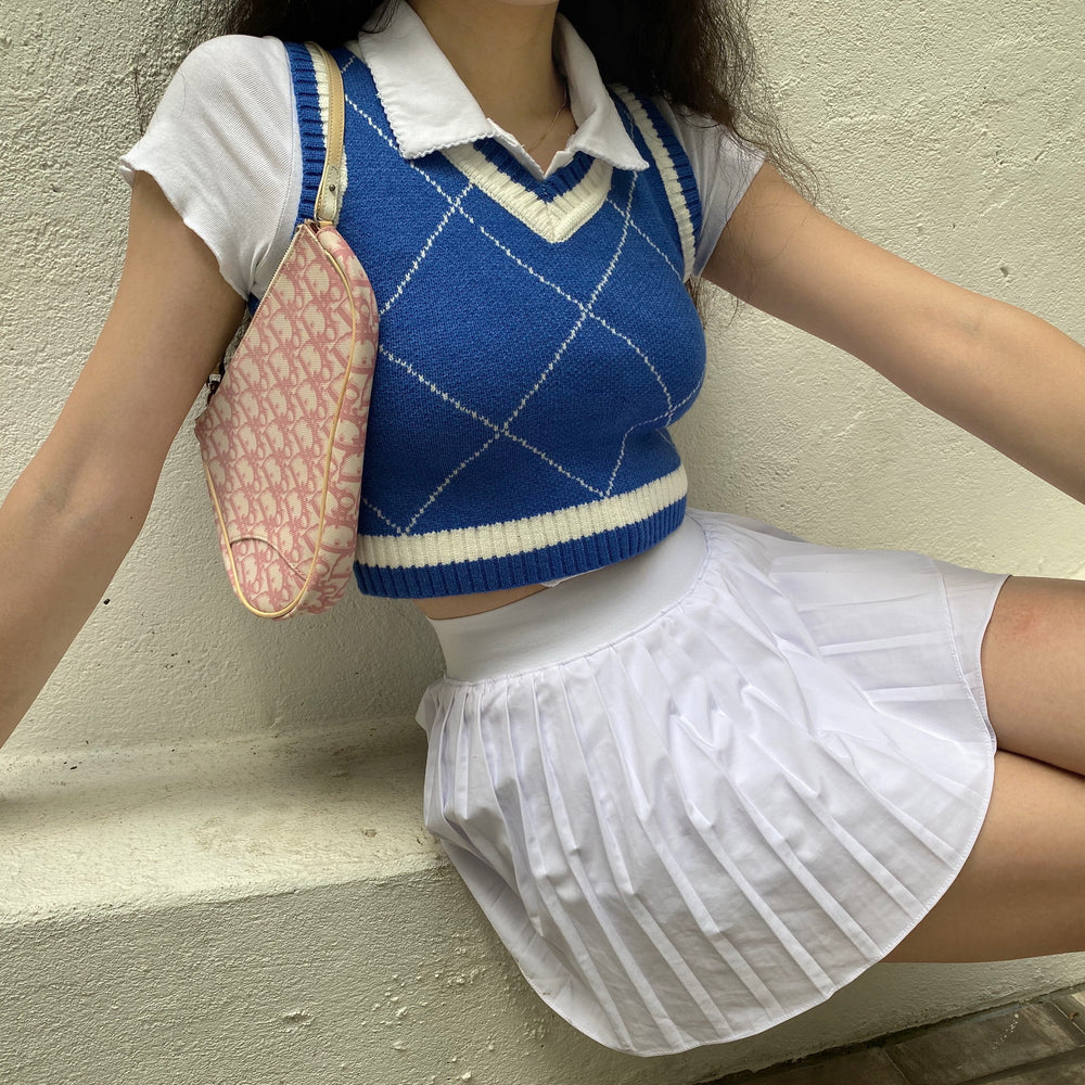 
            
                Load image into Gallery viewer, Retro College Gal Knit Vest
            
        