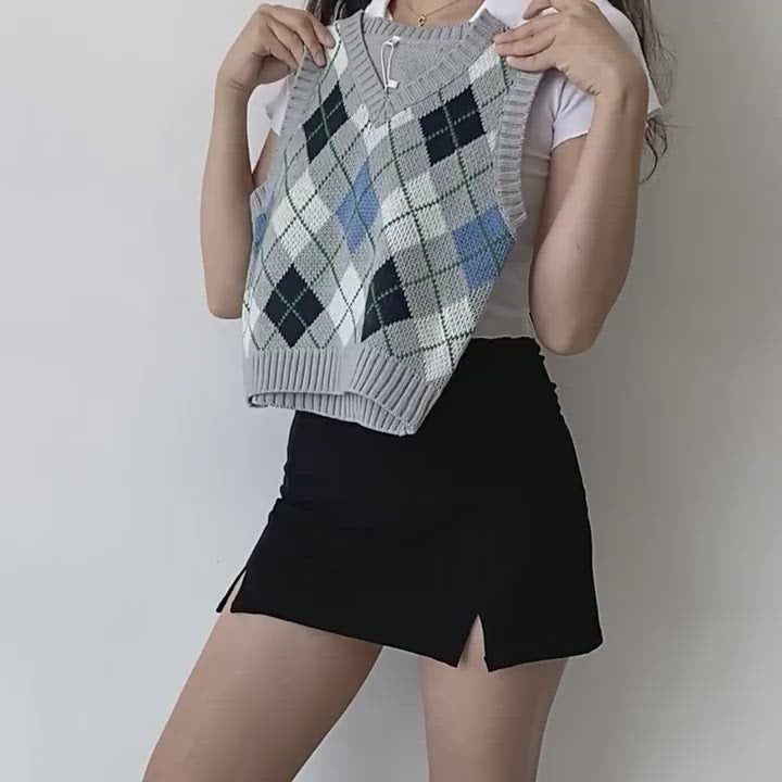
            
                Load and play video in Gallery viewer, Devon Contrast Argyle Vest
            
        