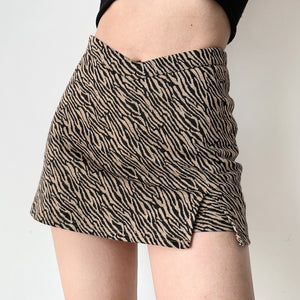 
            
                Load image into Gallery viewer, Chic Moment Mini Skirt // Zebra ~ HANDMADE
            
        