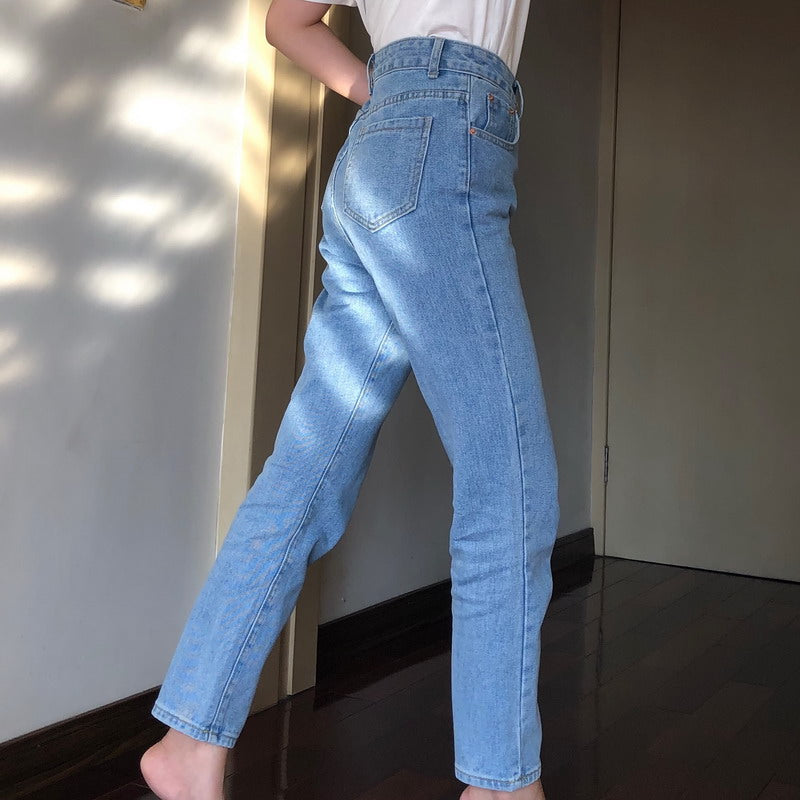 Classic Tapered Mom Jeans - Pellucid
