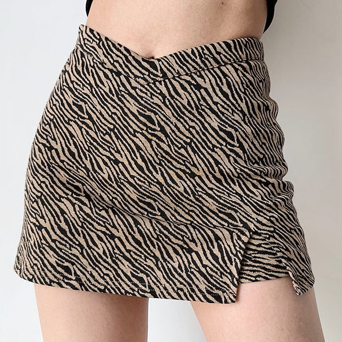 
            
                Load image into Gallery viewer, Chic Moment Mini Skirt // Zebra ~ HANDMADE
            
        