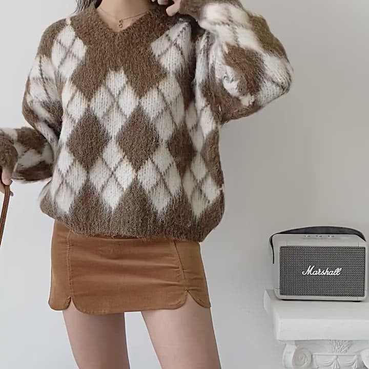 
            
                Load and play video in Gallery viewer, Aubrey Argyle Fuzzy Pullover
            
        